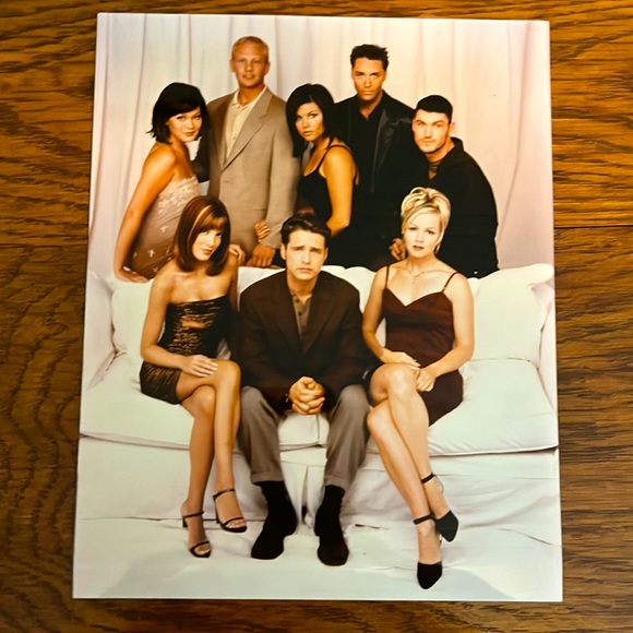 BEVERLY HILLS 90210 SET OF 8 NEVER USED POSTCARDS AND 2 SETS OF 4 8x10 GLOSSYS - Picture 6 of 8